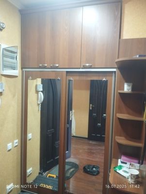 Шкаф перехошка ламинатдан ясалган антирсолли холати яхши