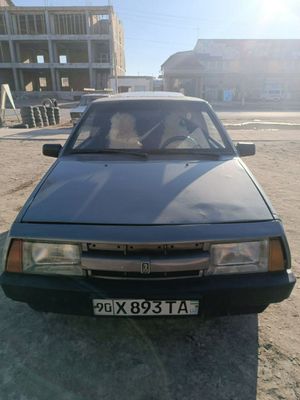 Lada 2108 sotiladi