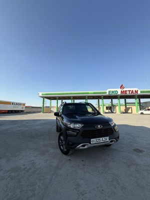 Niva Travel qora