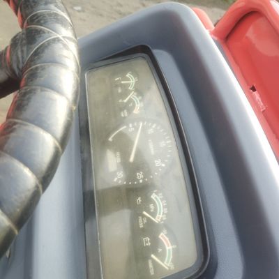 Traktor modeli (Taihong 304)