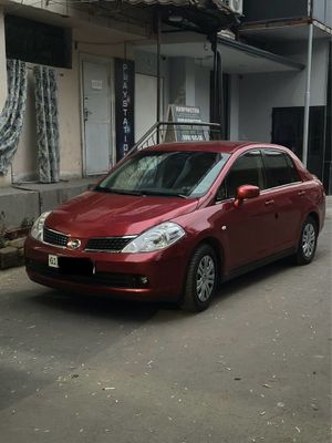 Nissan tiida ideal xolatda