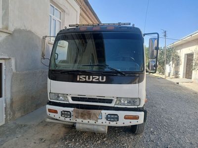 Isuzu. бензовоз