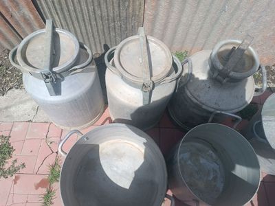 Продаются две ванные , фляга ,бочки нержавеющие