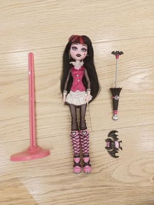 Дракулаура Monster High, оригинальный выпуск