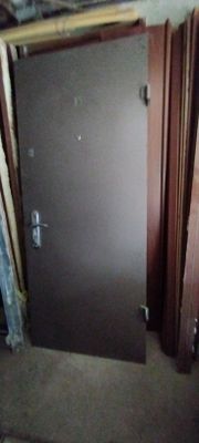 Продам входную металлическую дверь