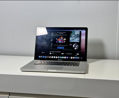 MacBook Pro 15 Sotiladi