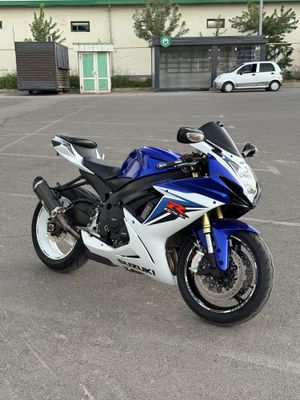 Сузуки жиксер Suzuki Jsxr 750