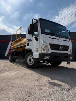 HYUNDAI EX8 Водовоз поливомоечная машина 4 м3