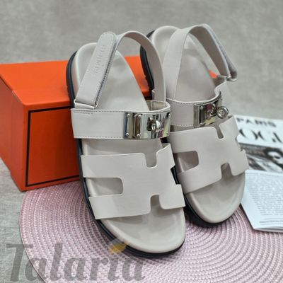 Новинки сезона сандали от HERMES