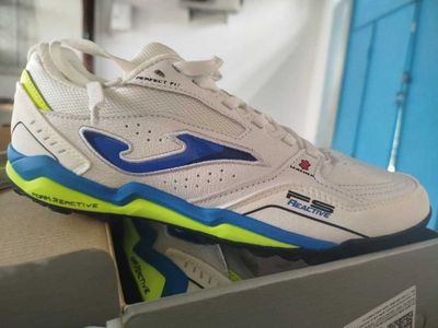 Продам новые кроссовки Joma