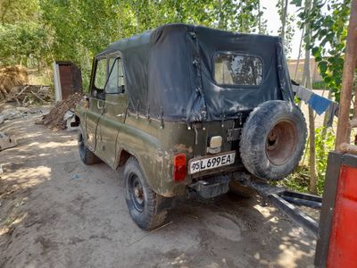 Uaz 469 sotiladi