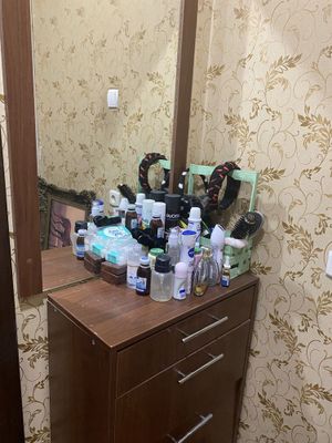 Продается тумбочка с зерколом в хорошем состоянии.