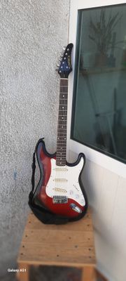 Elektro gitara SAMIC