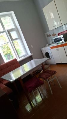 Сдаётся 2х комнатная в центре Чирчика (Маданият)