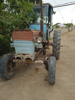 28 tractor sotiladi