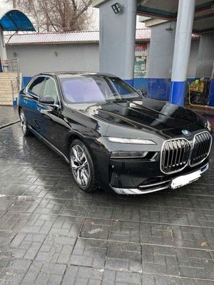 BMW 740i xDrive 2023