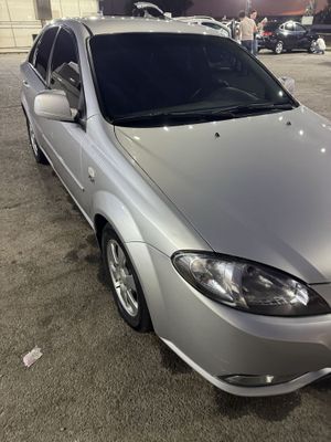 Jentra lacetti.
