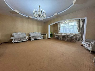 Продам 3-х комнатную (140кв.м) в Мирзо- Улугбекском районе.Дархан