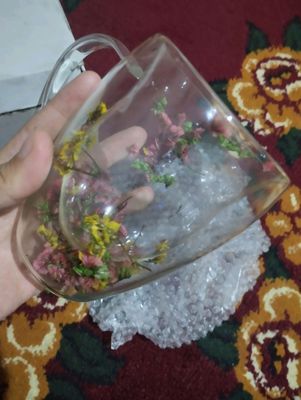 Ichida guli bor bakal rasmda sal hiraroq chiwdi