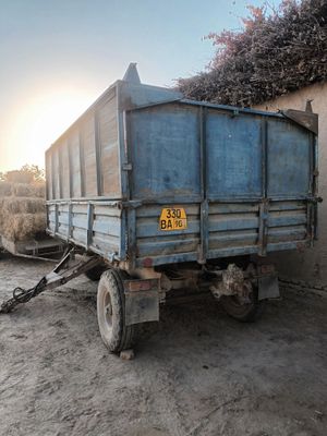 Traktor pritsepi sotiladi