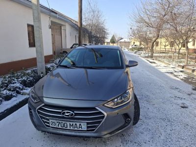 Hyundai elantra 2017 yil