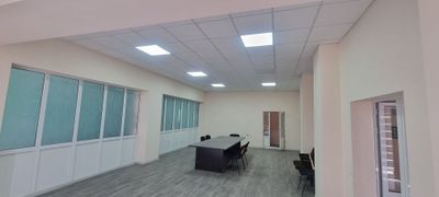 Ohangaron shahrida yo'lni bo'yida noturar bino ijaraga beriladi.