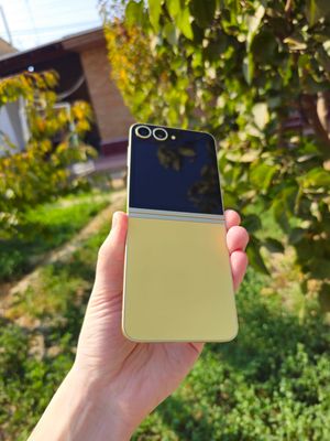 Samsung Galaxy Z Flip 6 256гб Gold