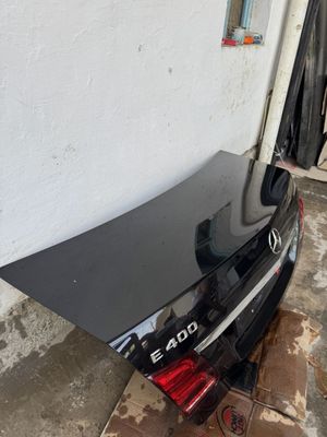 Oldi orqa kapot,oldi orqa banfer ,oldi rishotka mercedes e 400niki ..