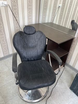 Sartarosh xona uchun stol va kreslolar