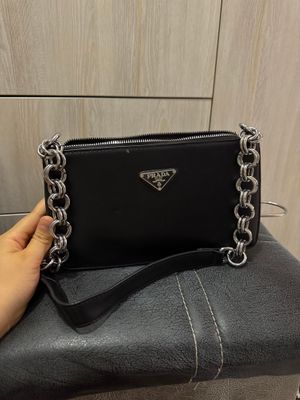 Prada sumka. Qora