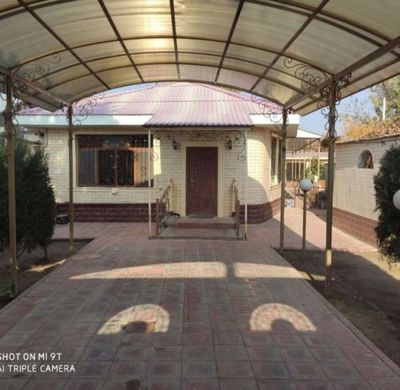 Yangi yo'lda sotiladigan hovli joy bor
