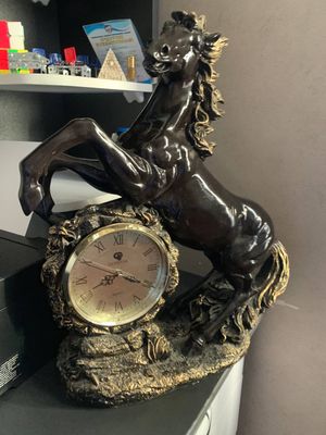 Лошадь часы сувинер