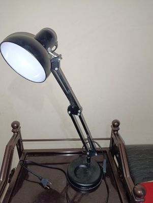 Svetilnik lampa sotiladi