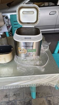 Продается хлебопечка Kenwood BM366