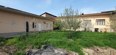 Абдурахмон. 6 сўтик. 5 та хона. Еринархида сотилвоти.