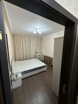 Чилонзор Новза метро ёнида 2 хонали квартира безмаклер