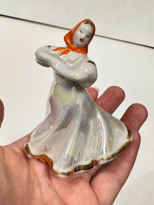 фарфоровая статуэтка Плясунья Дулево СССР