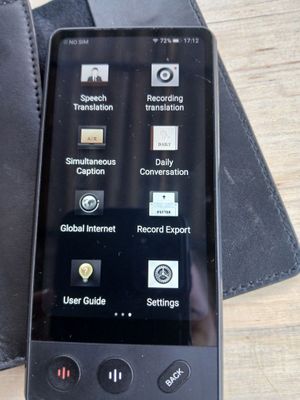 Устройство на изображении — это двусторонний переводчик iFLYTEK AIT-P1