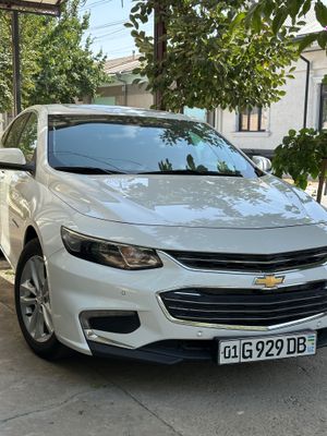 Malibu 2 2.4 sotiladi. 2018 yil