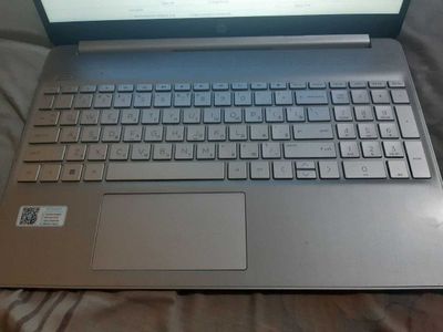 hp laptop a15 noutbuki chiroyli dizayin va chidamli korpusga ega.