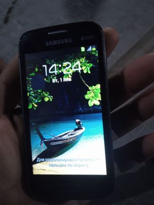 Samsung dous ishlashi yaxshi aybi ekranda qorasi bor