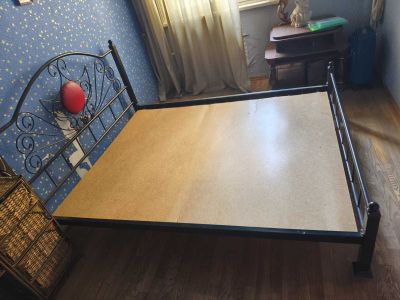 Продам большая железная кровать отличное состояние, без матраса