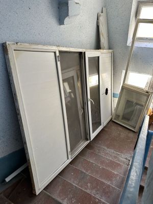 Продаются пластиковые окна. 3 окна. Цена каждого окна 1 млн. Договорна