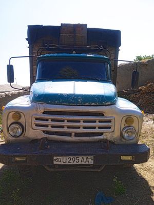 Zil sotiladi yurib turgan mashina