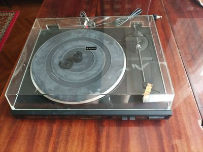 Продам совершенно новый проигрыватель Sanyo для вениловых пластинок.
