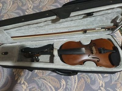 Скрипка 4/4. + чехол конифул есть