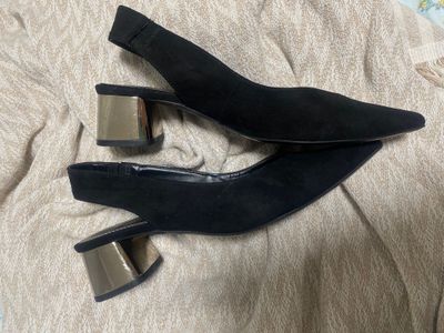 Женские туфли BERSHKA