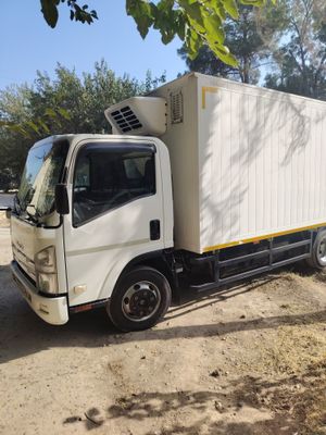 Isuzu tozasidan radnoy senji zavod balonlari yangi og'ir yuk tashimaga