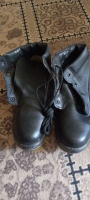 Ботинки новые в отличном состояние