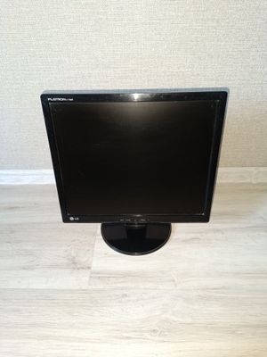 Монитор LG L1742S